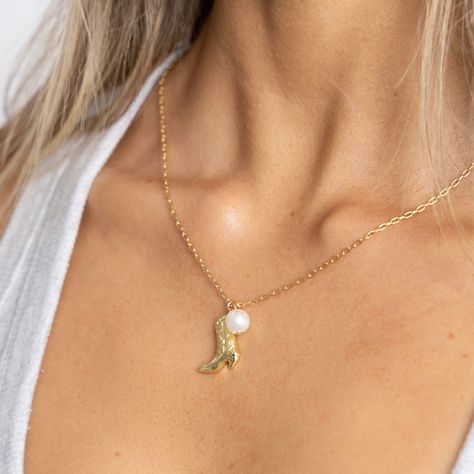 Complete your cowgirl look with a twist! Our Boot N' Pearl Necklace features a genuine cowboy boot charm alongside a lustrous pearl, making it a playful and unique addition to any outfit. Yee-haw! 18k Gold Plated over Stainless Steel 18" + 2" Ext Water & Tarnish Resistant Hypoallergenic Boot Charm, Cowgirl Look, Yee Haw, Cowboy Boot, Original Gift, Cz Stone, Womens Jewelry Necklace, Cowboy Boots, Pearl Necklace