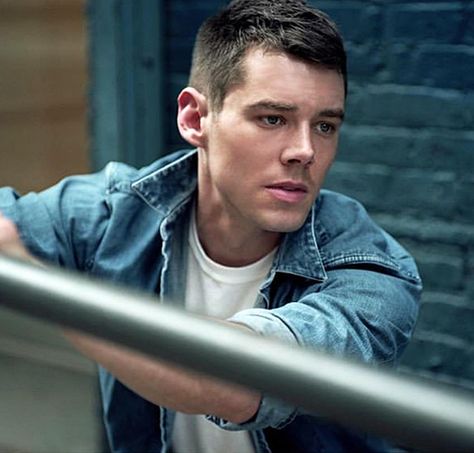 Brian J Smith, Brian Smith, J Smith, Attractive People, American Actors, Male Body, Famous People, Celebrity Crush, Mars