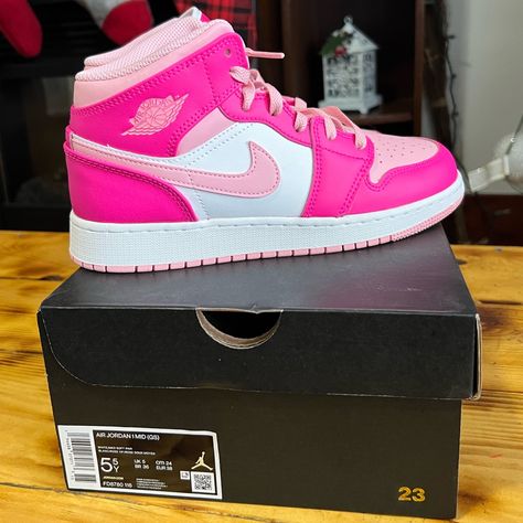 Brand New With Tags And Never Worn Nike Air Jordan 1 Mid (Gs) In White/Med Soft Pink. Size 5.5y.. Beautiful Mix Of Hot Pink And Light Pink. See Nike Kids Conversion Chart This Will Be A Size 7 In Women’s.. Comes With Original Box Smoke Free Home No Rips No Stains Hot Pink Nike Shoes, Hot Pink And White Outfit, Hot Pink Jordans, Nike Rosa, Pink Nike Sneakers, Jordan 1 Pink, Cute Jordans, Nike Kids Shoes, Nike Shoes Women Fashion