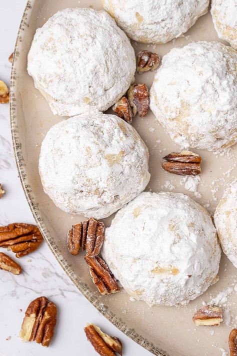 Christmas Snowball Cookies, Snowball Christmas Cookies, Low Carb Christmas Cookies, Pecan Cookie, Galletas Keto, Pecan Snowballs, Pecan Snowball Cookies, Snowball Cookie Recipe, Keto Christmas Cookies