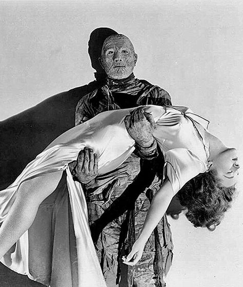 Peggy Moran & Tom Tyler - The Mummy's Hand (1940) Classic Monster Movies, Lon Chaney Jr, Lon Chaney, Famous Monsters, Horror Monsters, Retro Horror, The Mummy, Sci Fi Horror, Classic Horror Movies