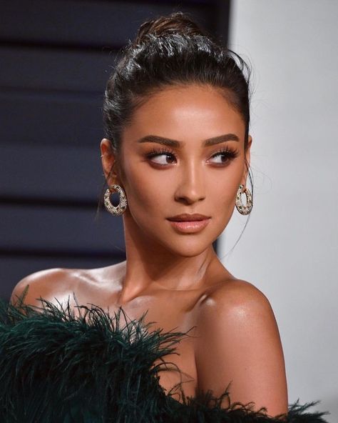 Shay Mitchell Makeup, Wedding Hairstyles And Makeup, Braut Make-up, Shay Mitchell, Make Up Looks, Bride Makeup, Wedding Hair And Makeup, Summer Makeup, Glam Makeup