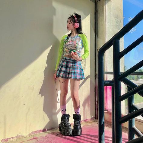 2000s Japanese Fashion, Music Instagram, Music On Spotify, Funky Outfits, Japanese Street Fashion, Harajuku Fashion, Spring Summer Outfits, Japanese Fashion, Aesthetic Outfits