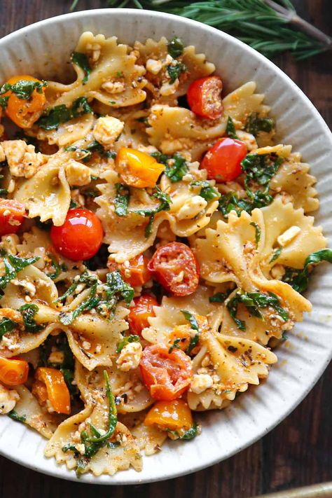 Bow-Tie Pasta with Feta Cheese, Cherry Tomatoes, and Spinach. Pasta With Feta Cheese, Pasta With Feta, Julia's Album, Bow Tie Pasta Recipe, Meatless Pasta, Cooking Fever, Crab Stuffed Mushrooms, Vegan Feta Cheese, Bow Tie Pasta