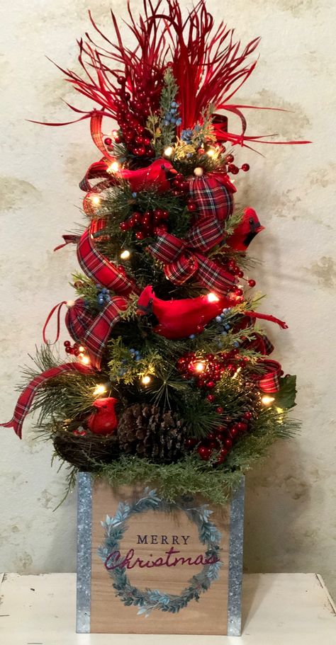 Cardinal Themed Christmas Tree Ideas, Cardinal Tree Topper, Cardinal Christmas Tree Ideas, Christmas Tree Centerpieces For Table, Cardinal Christmas Decorations, Table Top Christmas Tree Ideas, Birdhouse Centerpiece, Christmas Tree Centerpieces, Table Top Christmas Trees