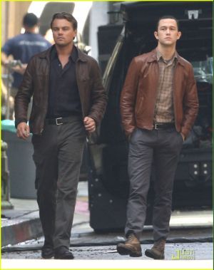 inception leo gordon Brown Leather Jacket Outfit, Older Men Haircuts, Metrosexual Men Fashion, Money Clothing, Leather Jacket Outfit Men, Celebrities Leather Jacket, Leather Jacket Outfit, Joseph Gordon, Joseph Gordon Levitt