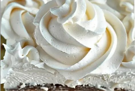 Whip Frosting, Pudding Frosting, Cool Whip Frosting, Easy Buttercream Frosting, Gluten Free Milk, Marshmallow Frosting, Sugar Free Pudding, Whipped Frosting, Buttercream Frosting Recipe