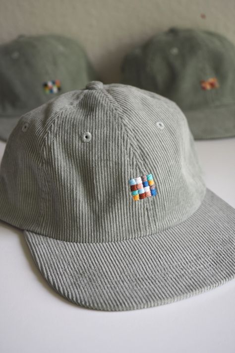 Hand-embroidered six panel snapback cap with a minimalist print. The colors were chosen to emphasize old-school style. Can be used off-season cap. Corduroy Cap, Simple Hand Embroidery Patterns, Embroidery Caps, Camp Style, Cap Patterns, Funny Hats, Cap Men, White Caps, Simple Embroidery