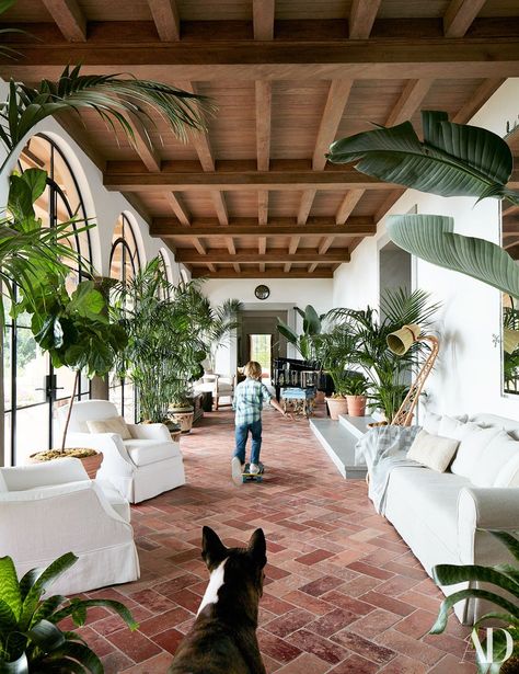 See How Atelier AM Reinvented This Montecito Estate | Architectural Digest Spanish Style Homes Interior Decor, Modern Spanish Style Homes Interior Design, Modern Spanish Style Homes Exterior, Havana Interior, Modern Spanish Style Homes Interior, Spanish Style Homes Interior, Spanish Style Homes Plans, Spanish Style Home Exterior, Modern Spanish Style Homes