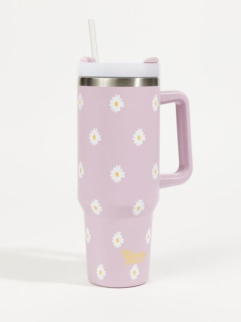 This 40 oz. Handle Tumbler is an absolute must-have in your hydration journey. You can be sure that this will be your next go-to cup keeping you as hydrated as ever with fewer refill trips! This tumbler features a secure screw-on lid and rotating cover top with three different positions; a standard sip opening, an opening for your included reusable straw, and a full-coverage top. The stainless-steel lining throughout the cup is designed to keep your drinks hot and cold as needed no matter what w How To Make Drinks, Cute Accessories, The Cup, Cute Cups, Insulated Cups, Reusable Straw, Wall Insulation, Altar'd State, Car Cup Holder