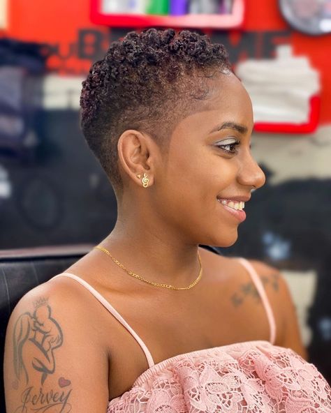 Low Cut Hairstyles, Natural Hair Haircuts, Short Dyed Hair, Short Natural Haircuts, Short Hair Designs, Short Natural Curly Hair, Black Hair Short Cuts, Short Shaved Hairstyles, Natural Hair Transitioning