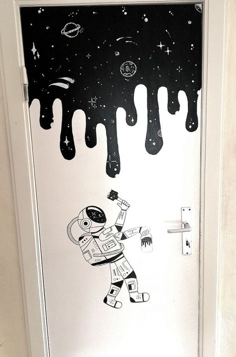 Trippy Astronaut Painting, Wallpaintings Ideas Aesthetic, Wallpaintings Ideas Simple, Closet Door Painting Ideas, Wall Drawing Bedroom Art Ideas, Drawing On Doors Ideas, Door Dec Ideas, Wallpaintings Ideas, Door Art Bedroom Paint