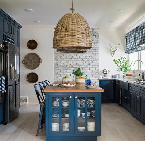 Navy Blue Kitchen Cabinets, Kitchen Cabinet Interior, Navy Cabinets, Blue Kitchen Cabinets, Blue Cabinets, Urban Oasis, Gorgeous Kitchens, Kitchen Cabinet Colors, Kitchen Pictures