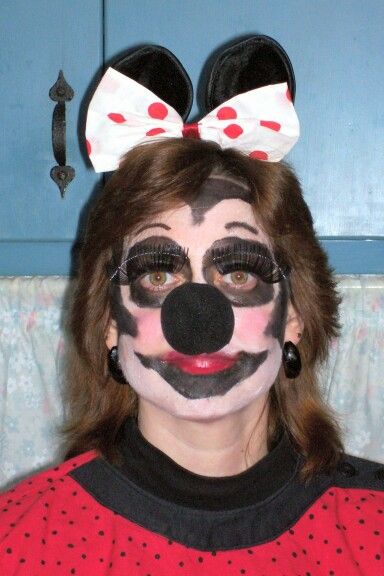 Minnie Mouse Bad Cosplay, Minnie Mouse Halloween Costume, Minnie Mouse Halloween, Halloween Costume, Carnival Face Paint, Minnie Mouse, Halloween Face Makeup, Halloween Costumes, Humor