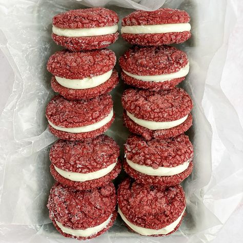 Red Velvet Oreo Cookies Red Velvet Oreos, Red Velvet Oreo Cookies, Triple Chocolate Muffins, Key Lime Cookies, Red Velvet Oreo, Butter Cream Cheese Frosting, Soft Gingerbread Cookies, Red Velvet Cookies, Cookie Ball