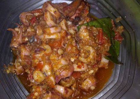 Sambal cumi Sambal Cumi, Sambal Recipe, Indonesian Cuisine, Indonesian Food, Main Course, Seafood Recipes, Asian Recipes, Seafood, Food And Drink