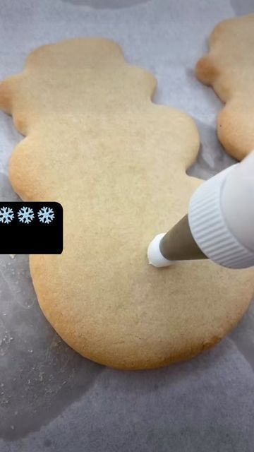 Heather on Instagram: "⛄️cookies #snow #snowman #winter #cookie #cookiedecorating #christmas #christmascookies #nostalgia #throwbackmusic" Snowman Cookies Decorated, Snowmen Cookies, Throwback Music, Instagram Cookies, Snowman Cookies, Winter Cookie, Cookie Frosting, December 13, Cookie Decorating