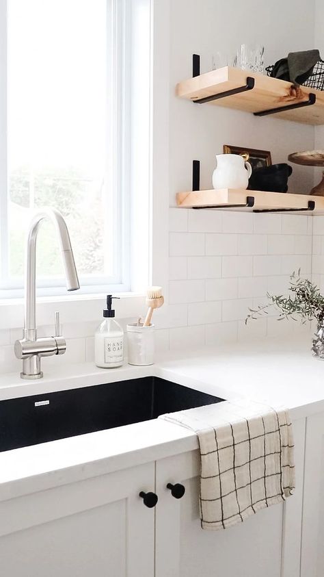 Kitchen black and white: white backsplash and black undermount sink. Silver faucet with art decor a perfect combination. Black Undermount Sink, Backsplash Subway Tile, Kitchen Black And White, Silver Faucet, Black Sink, Subway Tile Kitchen, Basement Apartment, Kitchen Black, White Backsplash