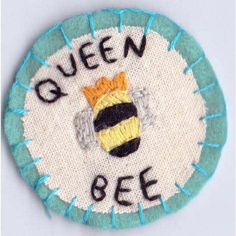 Sweet little bee stitched patch... note to self: add to chip&peppers! Bug Outfit Aesthetic, Goblincore Embroidery, Goblincore Crafts, Goblincore Diy, Aesthetic Patches, Embroidery Patches Diy, Felt Patches, Punk Patches, Goblin Core