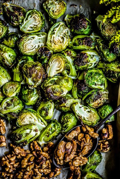 Oven Roasted Brussels Sprouts, Roasted Brussels Sprouts Recipe, Gf Cooking, Glazed Walnuts, Walnuts Recipe, Brussel Sprout Recipes Roasted, Easy Green Smoothie, Sprouts Recipe, Eating Vegan