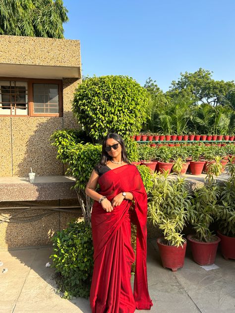 Ethnic farewell red saree indian style Red Saree For Farewell, Saree For Farewell, Saree Farewell, Farewell Sarees, Fashionable Saree, Maroon Saree, Saree Ideas, Saree Wearing Styles, Saree Wearing