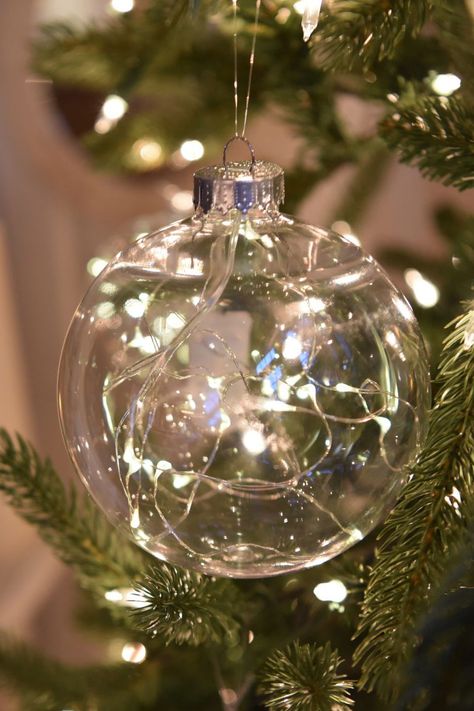 Ornament With Fairy Lights, Light Up Christmas Ornaments Diy, Clear Christmas Balls Ornaments Ideas, Light Up Ornaments Diy, How To Decorate Clear Glass Ornaments, Ornaments With Lights Inside, Clear Ornament Christmas Tree, Ornaments With Fairy Lights, Christmas Tree With Clear Ornaments