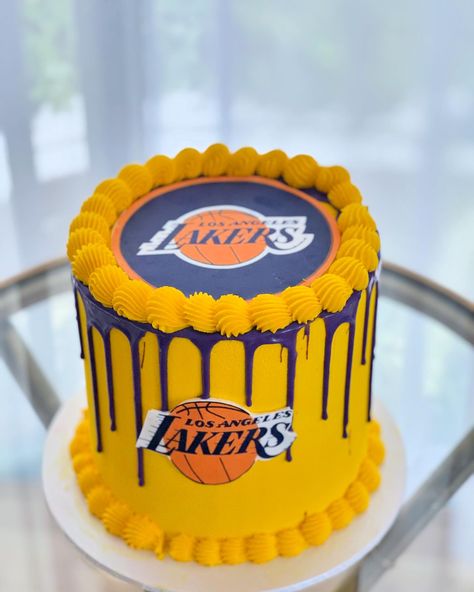 Lakers cake 🏀⛹️ #cake #cakedecorating #cakedesign #cakeoftheday #cakeofinstagram #buttercreamcakes #lakers #lakerscake #basketball #instabrisbane #brisbanecakes #brisbanecakemaker #کیک #باترکریم #تم_بسکتبال Lakers Cake, Basketball Birthday Cake, Basketball Cake, Basketball Birthday, Birthday Cakes For Women, Cakes For Women, Cake Makers, Cake Designs Birthday, August 1