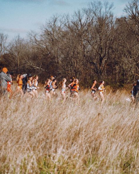 Cross Country Aesthetic, Country Girl Aesthetic, Xc Running, Country Aesthetic, 2024 Goals, Running Race, Vision Board Pictures, Cross Country Running, Fall Semester