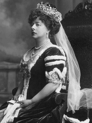 Lady Florence Poltimore, wife of Augustus, 2nd Baron, on the occasion of the Coronation of Edward VII in 1902 1960 Wedding, Poltimore Tiara, Crowns Royal, British Nobility, Tiaras Jewellery, Jewelry Royal, Extraordinary Jewelry, Royal Crowns, Royal Tiaras