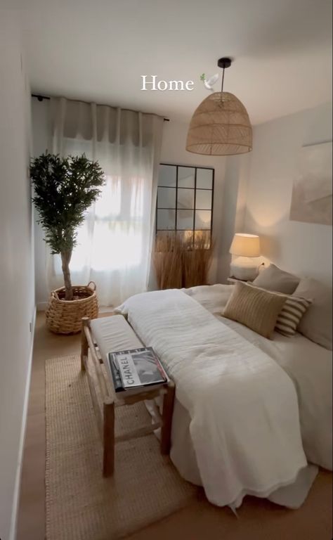 Tan Aesthetic Room Decor, Bedroom Decor Organic Modern, Bedroom Shelf Decor, Neutral Apartment, Small Apartment Bedroom, Neutral Bedroom Decor, تصميم داخلي فاخر, 아파트 인테리어, Apartment Decor Inspiration