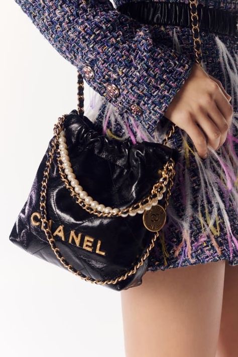 Mini Bag Outfit, Dior Mini Bag, Chanel 22, Felted Handbags, Mini Crossbody Purse, Luxury Bags Collection, Chanel Official, Chanel Official Website, Dream Bags