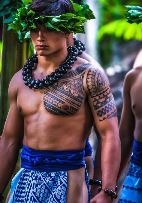 Hawaiian Inspired Tattoos, Maui Tattoo, Polynesian Tattoo Sleeve, Forearm Tattoo Designs, Hawaii Tattoos, Polynesian Men, Hawaiian Dancers, Hawaiian Men, Polynesian Tattoo Designs