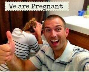 Funny pregnancy announcement. This is what I should have done!!! This is me almost every dayy Funny Gender Reveal, Pregnancy Announcement Photography, We're Pregnant, Pregnancy Jokes, Pregnancy Ideas, Kids Bedroom Boys, Photography Funny, Heart Sounds