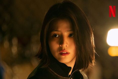 From a timid art student to fierce boxer, Netflix introduces a new Han So Hee through "My Name" stills. The lady seems more than ready to pull intense stunts in her upcoming TV series. #HanSoHee #Netflix #MyName #HanSoHeecomeback #HanSoHeeDrama Kickass Women, Lee Bo Young, New Korean Drama, Han So Hee, So Hee, Strong Female Characters, Kim Jin, New Netflix, Prison Break