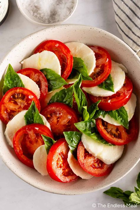 Caprese Salad Tomato Basil Salad, Tomato Mozzarella Basil, Basil Salad, Caprese Salad Recipe, Salad Inspiration, Island Of Capri, Caprese Skewers, Mozzarella Salad, Tomato Mozzarella