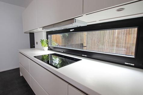 White lacquer Kitchen - Kitchen hob under window - Discover more at www.lwk-home.com Hob Near Window, Hob Under Window, Stove Under Window In Kitchen, Kitchen Upstand, Kitchen Hob, Kitchen Window Design, Entryway Decor Small, Tiny Kitchen Design, Open Kitchen And Living Room