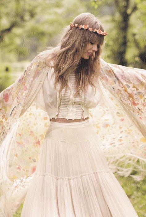 Taylor Swift Photoshoot, Taylor Swift Fotos, Taylor Swift Dress, Photos Of Taylor Swift, Taylor Swift Fan Club, Estilo Taylor Swift, Taylor Swift Cute, Swift Photo, Taylor Swift Red