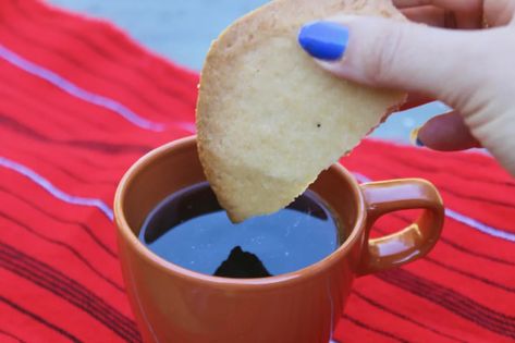 Easy Guatemalan champurrada recipe Guatemala Recipes, Traditional Guatemalan Food, Gluten Free Gnocchi Recipes, Guatemalan Desserts, Guatemalan Recipes, Sesame Cookies, Delicious Family Meals, Frozen Cookies, Pan Dulce