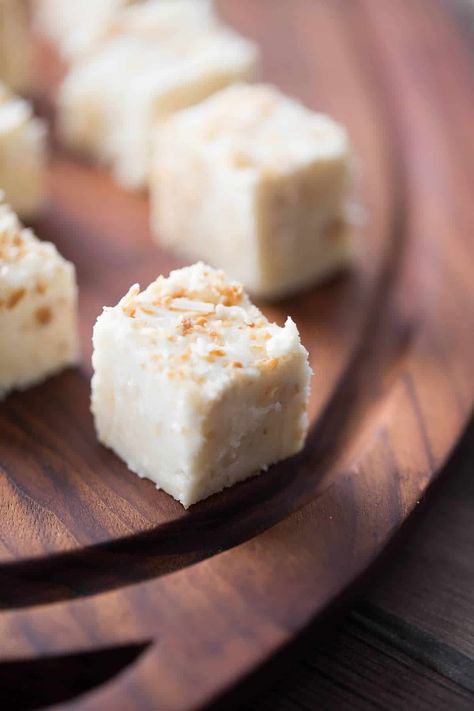 Easy white chocolate fudge with lots of toasted coconut! lemonsforlulu.com Coconut Fudge Recipe, Toasted Coconut Recipes, Holiday Fudge Recipes, White Chocolate Fudge Recipes, Coconut Fudge, Holiday Fudge, White Chocolate Fudge, Fudge Recipes Chocolate, Homemade Fudge