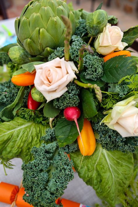 How to Make a Vegetable Floral Centerpiece | Jordan's Easy Entertaining Vegetable Bouquet, Cabbage Flowers, Ostern Diy, Edible Centerpieces, Easter Dinner Table, Peter Rabbit Party, Unique Floral Arrangements, Fruit Arrangements, Flower School