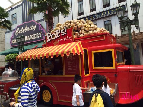 Popcorn truck Popcorn Food Truck, Popcorn Machines, Popcorn Flavors, Kettle Popcorn, Coffee Food Truck, Popcorn Stand, Popcorn Packaging, Food Carts, Outdoor Cinema