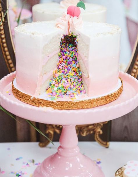 You Won’t Believe What These Brides Filled Their Wedding Cake With: If you love sprinkles, this surprise inside cake is for you! Piniata Cake, Surprise Inside Cake, Inside Cake, Confetti Cake, Sprinkle Cake, Cupcake Cake, Tutti Frutti, White Cake, Love Cake