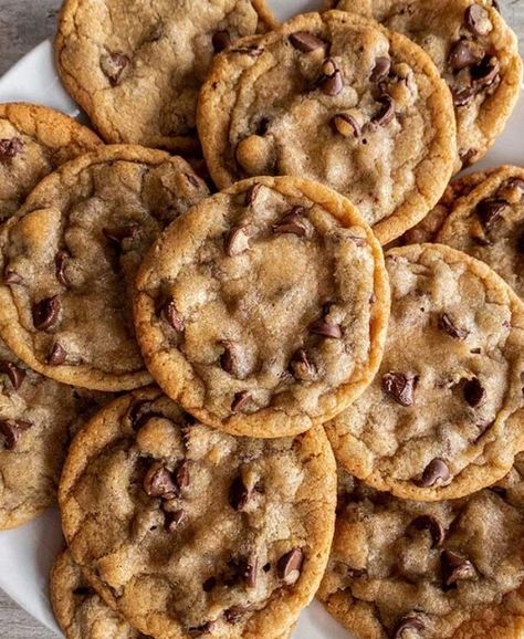 Chewy Chocolate Chip Cookies 1 Dozen Cookie Dough Aesthetic, Chocolate Chip Cookies Aesthetic, Baked Goods Aesthetic, Cookies Chocolate Chip, Chocolate Chip Cookie Recipe, Chewy Chocolate Chip, Chewy Chocolate Chip Cookies, Chip Cookie Recipe, Yummy Comfort Food