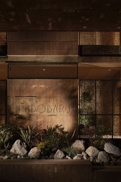 Stone Wall Restaurant, Restaurant Entrance Design Entryway, Restaurant Entrance Design, Boutique Hotel Architecture, Hotel Bar Design, Restaurant Entrance, Desain Pantry, Beppu, Hotel Entrance