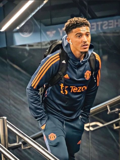 Sancho Wallpaper, Jaden Sancho, Wallpaper Manchester United, Jadon Sancho, Football Boyfriend, Football Love, Football Boys, One Piece Pictures, Black Aesthetic Wallpaper