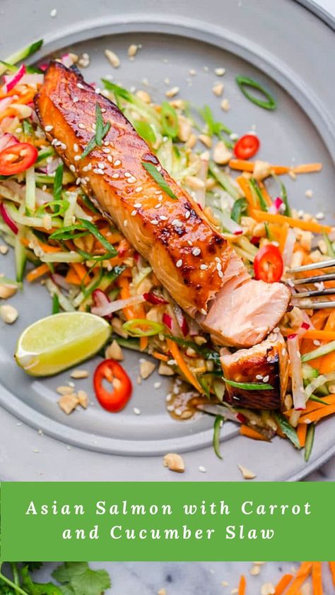 Asian Salmon with Carrot and Cucumber Slaw in Spicy Peanut Sauce Cucumber Slaw, Asian Salmon, Sommer Mad, Spicy Peanut Sauce, Mapo Tofu, Meal Prep Plans, Baked Salmon Recipes, Pescatarian Recipes, Salmon Dishes