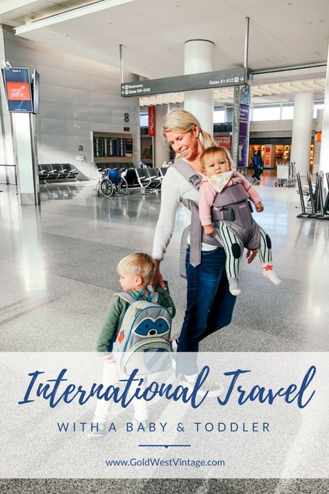 Travel Tips With Baby, International Travel Essentials, Flying With Kids, Vintage Family, Travel Route, Road Trip With Kids, International Travel Tips, Mom Fashion, Toddler Travel