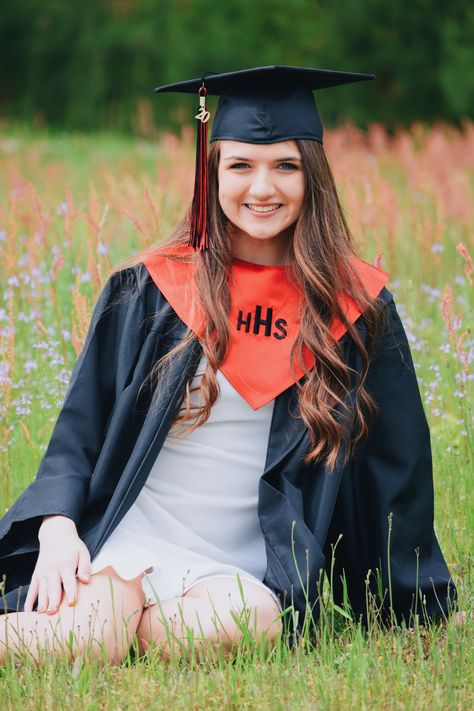 Field Graduation Pictures, Graduation Poses Cap And Gown, Truck Senior Pictures, Senior Horse Photography, Gown Poses, Graduate Photos, Cap And Gown Senior Pictures, Gown 2023, Pics Poses