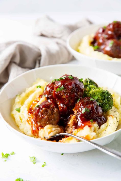 Homemade Bbq Meatballs, Meatballs And Mashed Potatoes, Easy Homemade Meatballs, Bbq Turkey Meatballs, Homemade Meatballs Easy, Braised Pork Chops, Barbecue Meatballs, Meatballs And Gravy, Bbq Meatballs