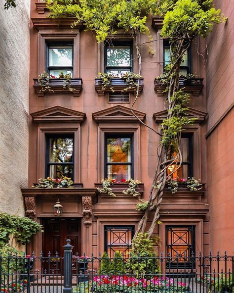 Nyc Brownstone, Brownstone Homes, New York Brownstone, New York Townhouse, Nyc Townhouse, Stone Exterior Houses, Townhouse Exterior, Town Houses, Brooklyn Brownstone